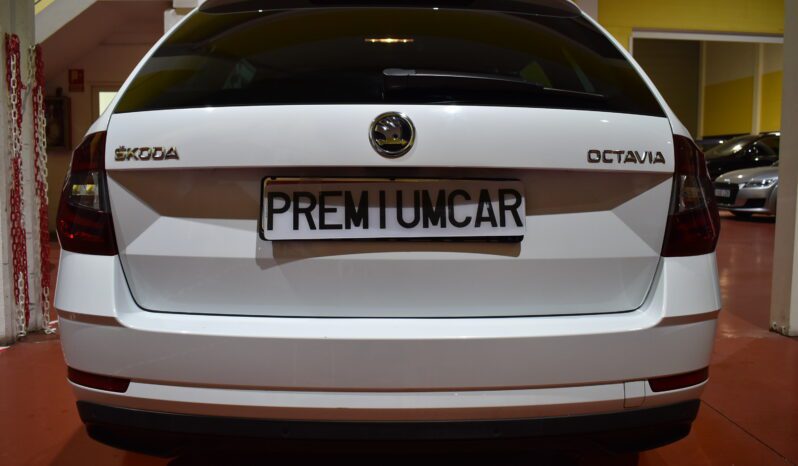 SKODA Octavia Combi 2.0 TDI 110kW 150CV DSG Style lleno
