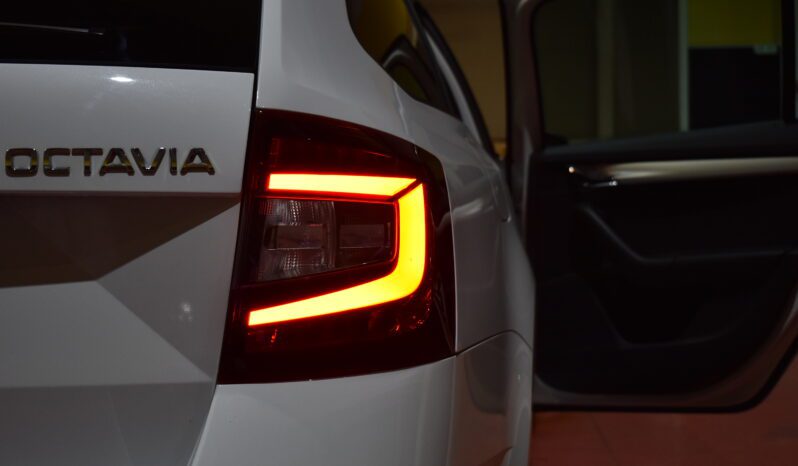SKODA Octavia Combi 2.0 TDI 110kW 150CV DSG Style lleno