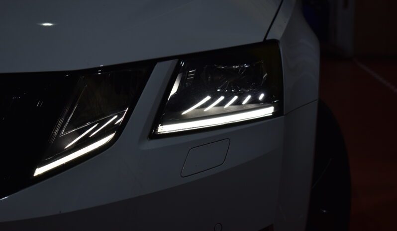 SKODA Octavia Combi 2.0 TDI 110kW 150CV DSG Style lleno