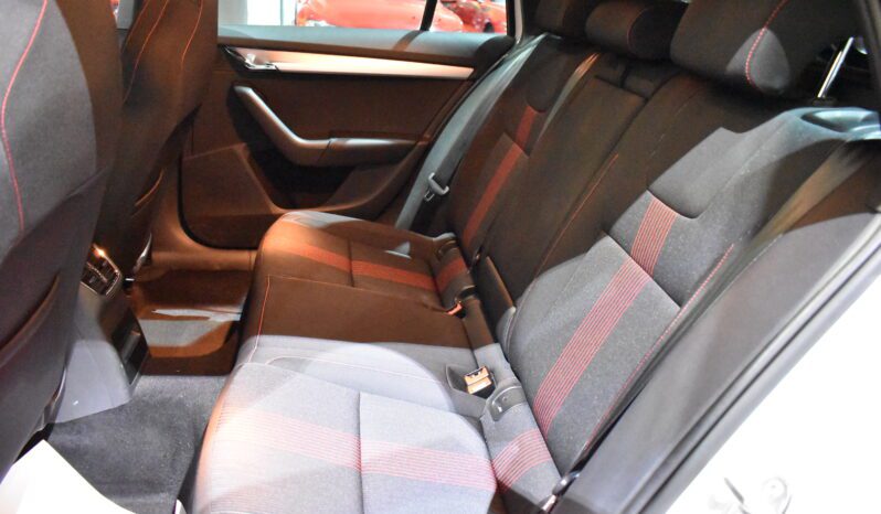 SKODA Octavia Combi 2.0 TDI 110kW 150CV DSG Style lleno
