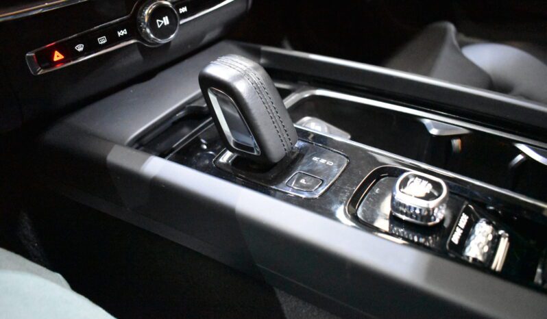VOLVO XC60 2.0 B4 D AWD Momentum Pro Auto lleno