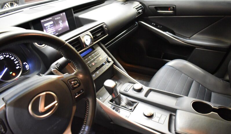 LEXUS IS 2.5 300h Business lleno