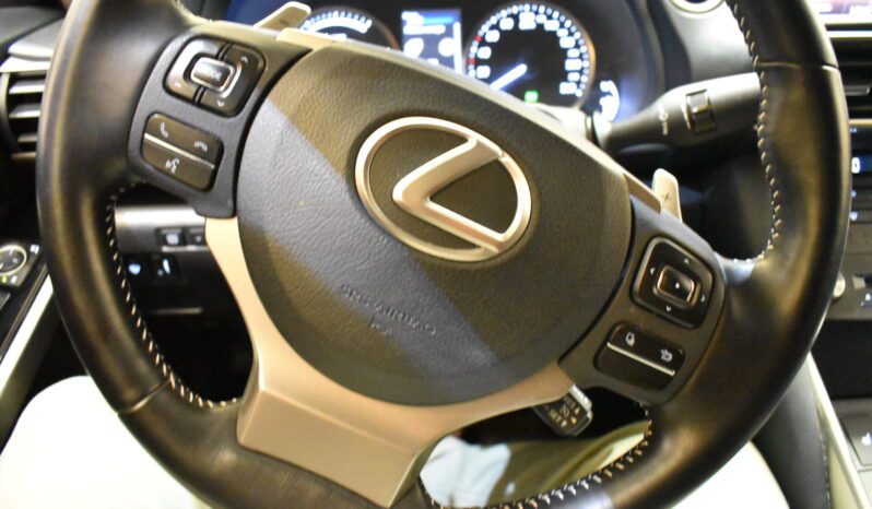LEXUS IS 2.5 300h Business lleno