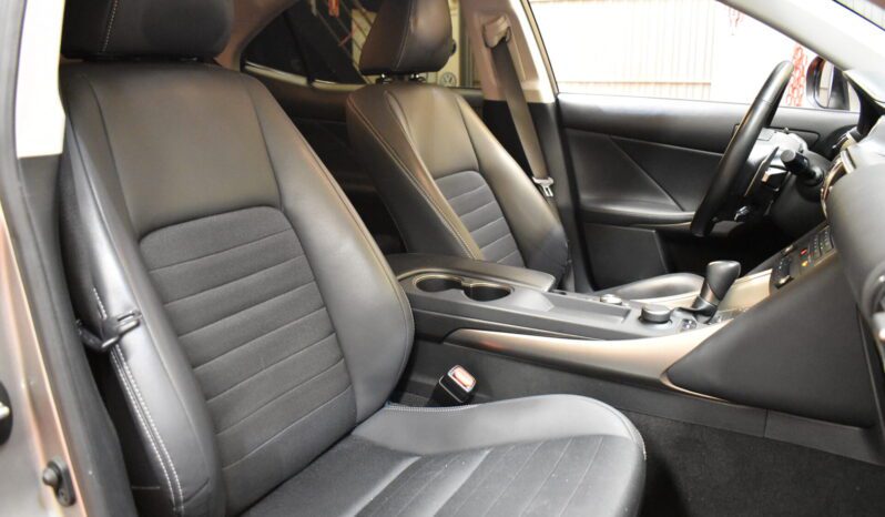 LEXUS IS 2.5 300h Business lleno