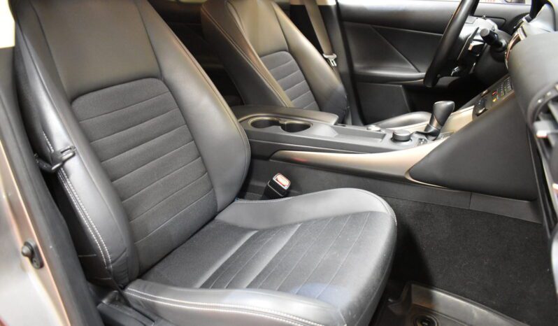 LEXUS IS 2.5 300h Business lleno