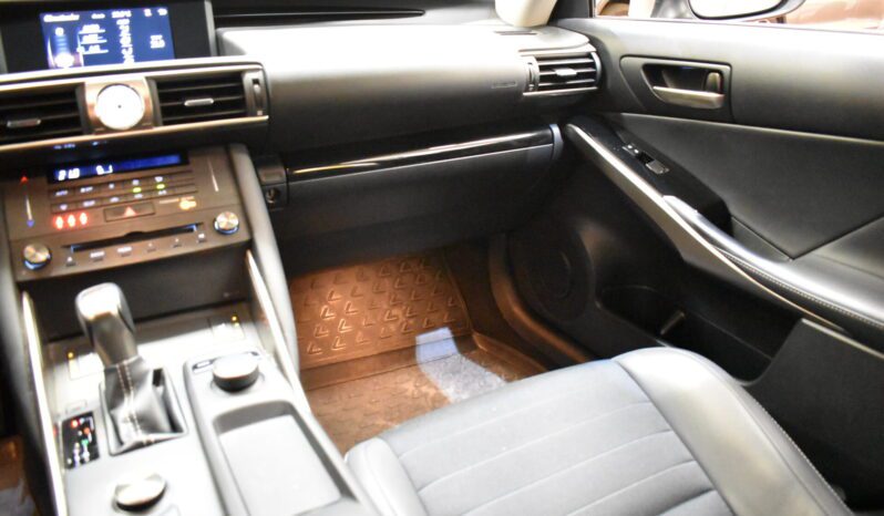 LEXUS IS 2.5 300h Business lleno